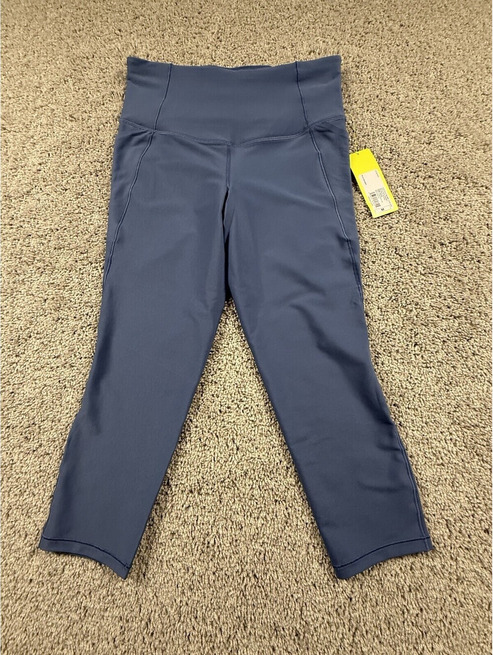 NWT All In Motion Leggings High Rise Capri Length Pockets Size Medium Blue